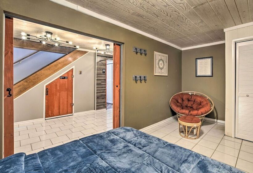 Pet Friendly Bartlett Farmhouse W/ Deck!