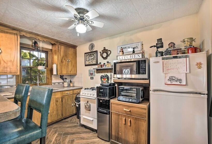 Pet Friendly Bartlett Farmhouse W/ Deck!