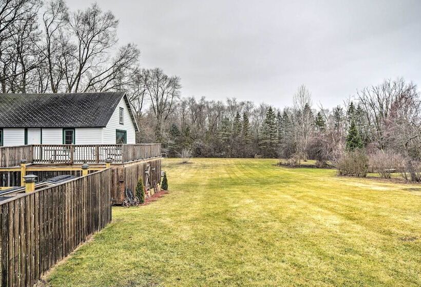 Pet Friendly Bartlett Farmhouse W/ Deck!