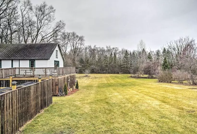 Pet Friendly Bartlett Farmhouse W/ Deck!