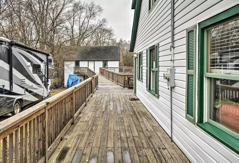 Pet Friendly Bartlett Farmhouse W/ Deck!