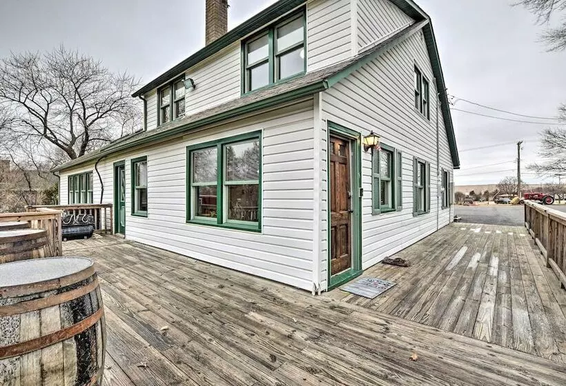 Pet Friendly Bartlett Farmhouse W/ Deck!