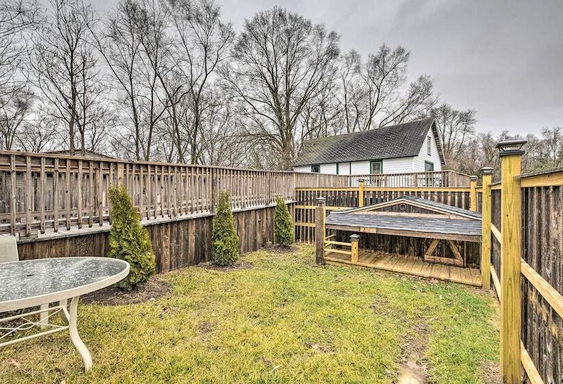 Pet Friendly Bartlett Farmhouse W/ Deck!
