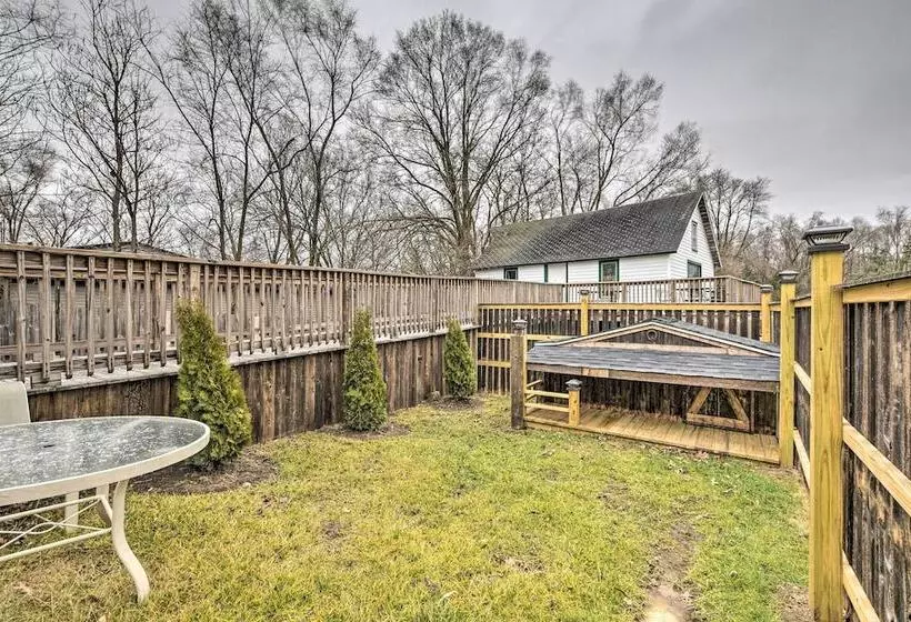 Pet Friendly Bartlett Farmhouse W/ Deck!