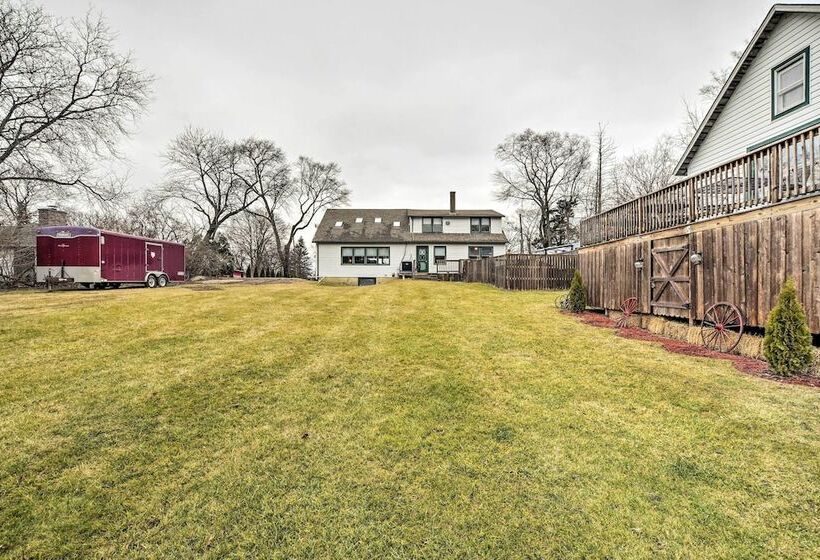 Pet Friendly Bartlett Farmhouse W/ Deck!