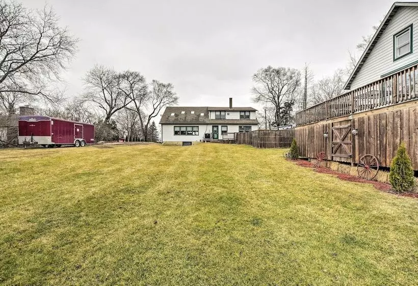 Pet Friendly Bartlett Farmhouse W/ Deck!