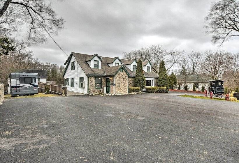 Pet Friendly Bartlett Farmhouse W/ Deck!