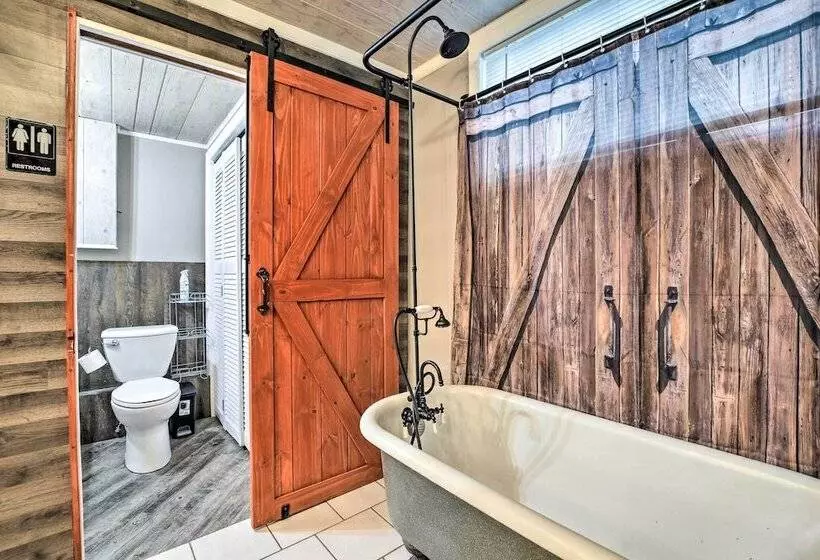 Pet Friendly Bartlett Farmhouse W/ Deck!