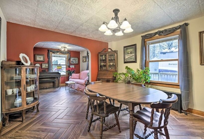 Pet Friendly Bartlett Farmhouse W/ Deck!