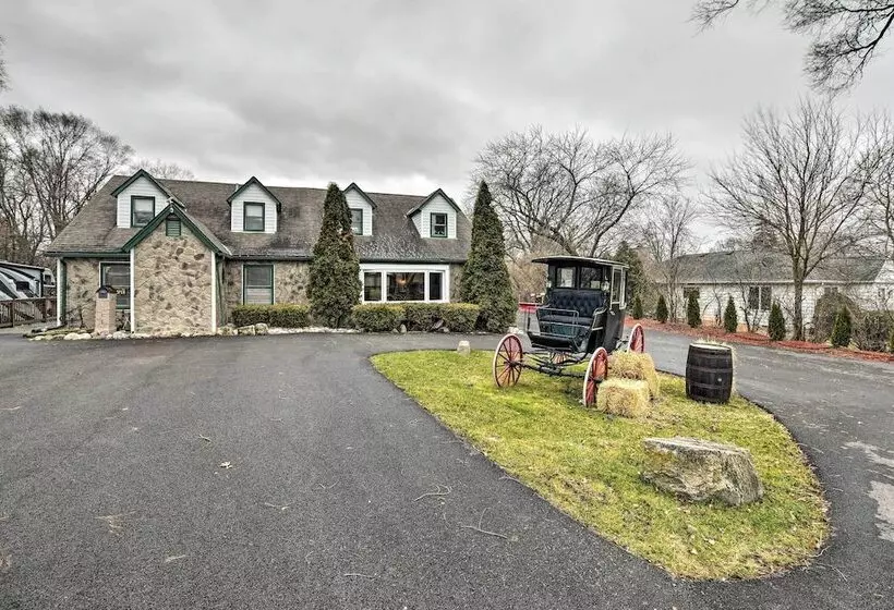 Pet Friendly Bartlett Farmhouse W/ Deck!