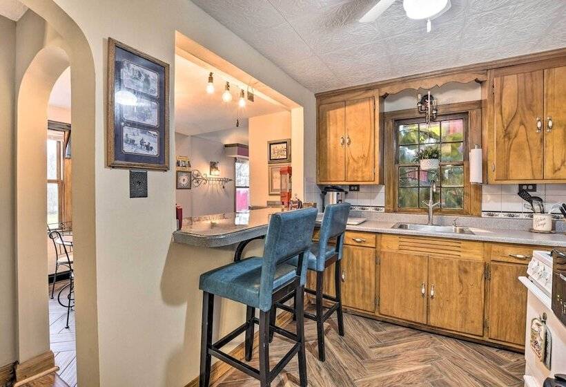 Pet Friendly Bartlett Farmhouse W/ Deck!