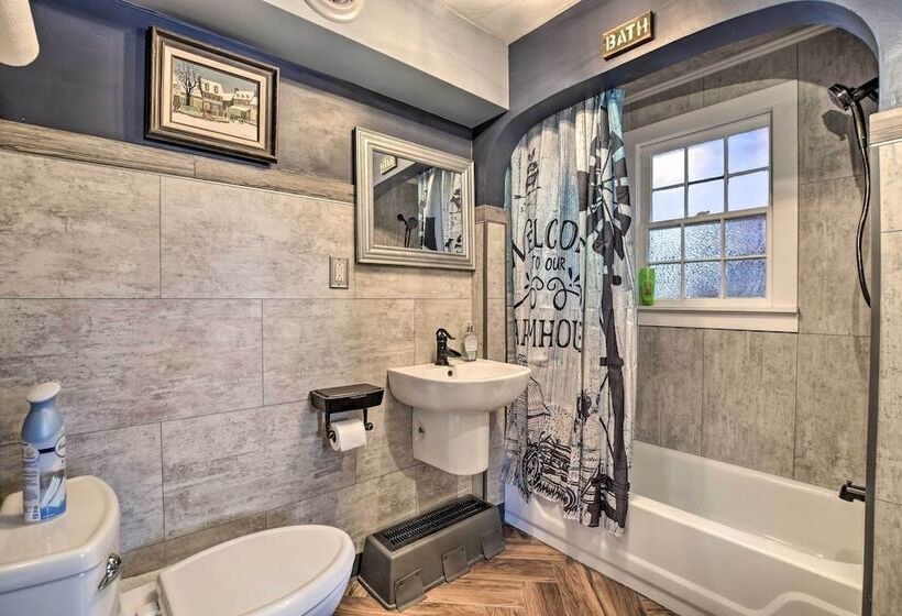 Pet Friendly Bartlett Farmhouse W/ Deck!