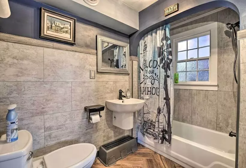 Pet Friendly Bartlett Farmhouse W/ Deck!