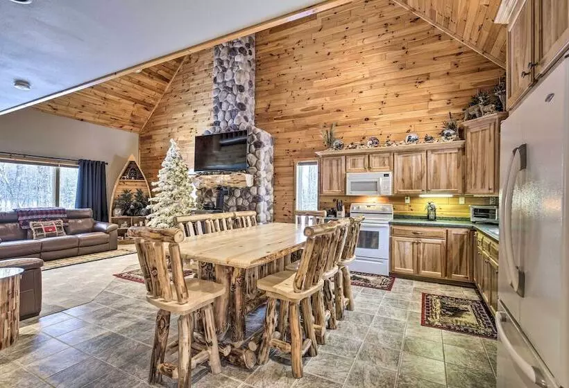 Phelps Cabin On 26 Acres W/ Fire Pit!