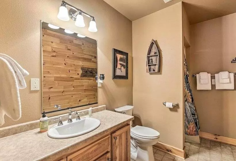 Phelps Cabin On 26 Acres W/ Fire Pit!