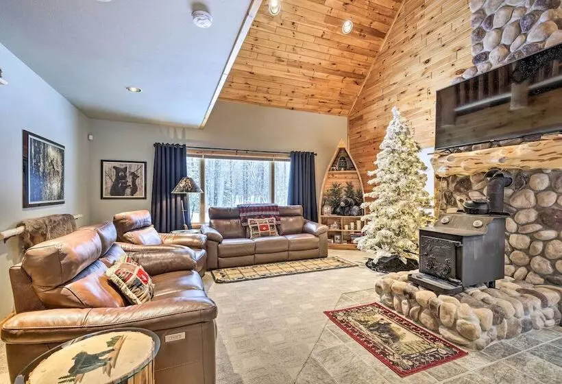 Phelps Cabin On 26 Acres W/ Fire Pit!