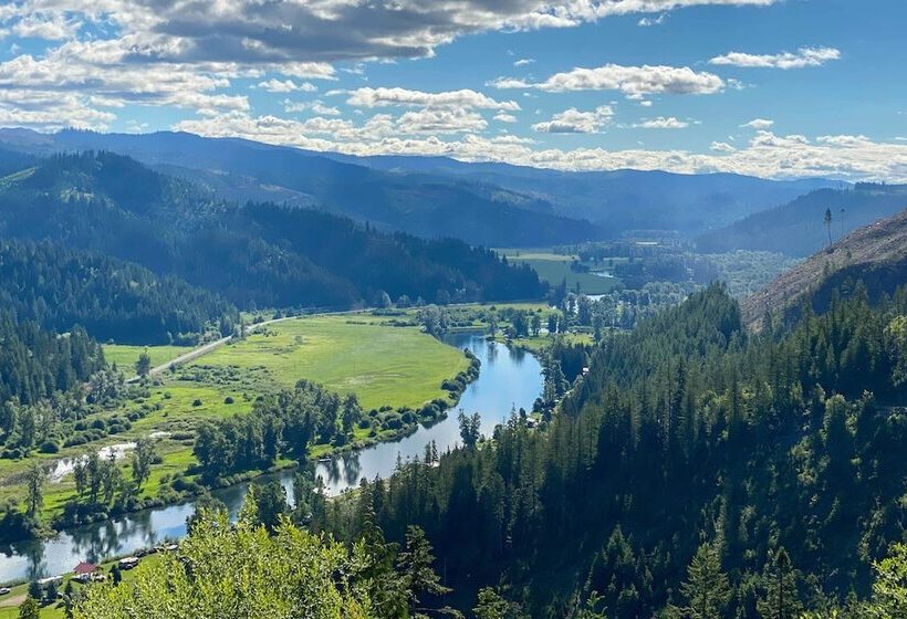 Private 2 Acre Retreat W/ Mtn Views, Walk To River