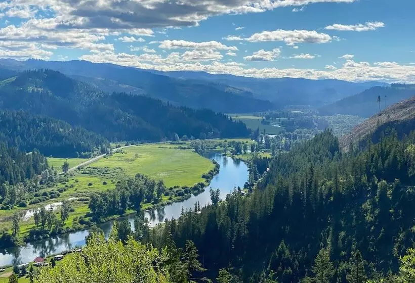 Private 2 Acre Retreat W/ Mtn Views, Walk To River