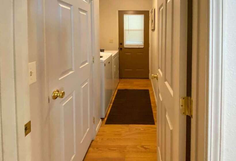 Private 2 Acre Retreat W/ Mtn Views, Walk To River