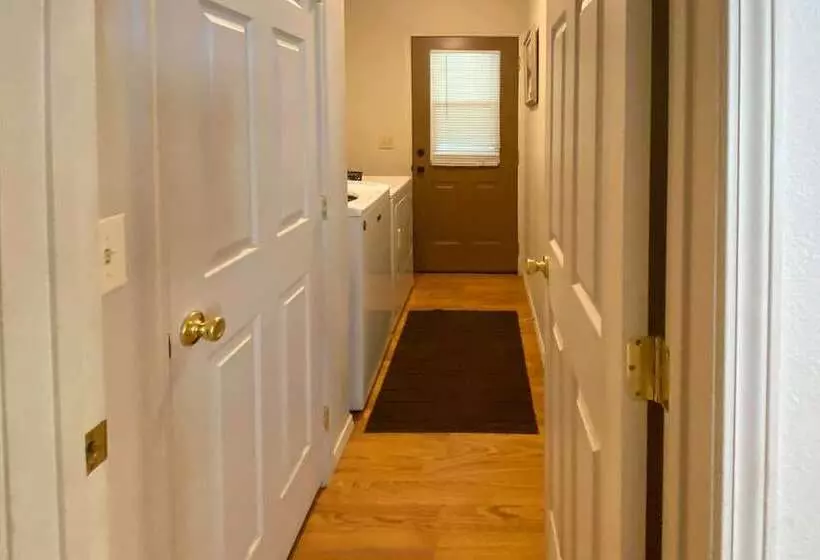 Private 2 Acre Retreat W/ Mtn Views, Walk To River