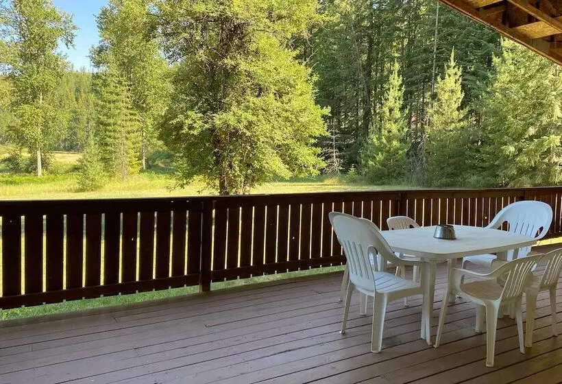 Private 2 Acre Retreat W/ Mtn Views, Walk To River