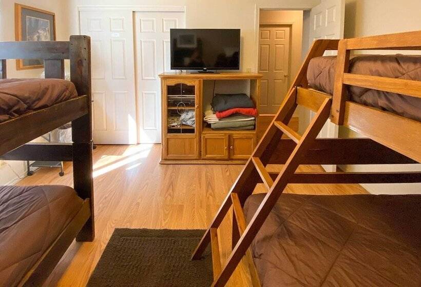 Private 2 Acre Retreat W/ Mtn Views, Walk To River