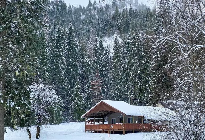 Private 2 Acre Retreat W/ Mtn Views, Walk To River