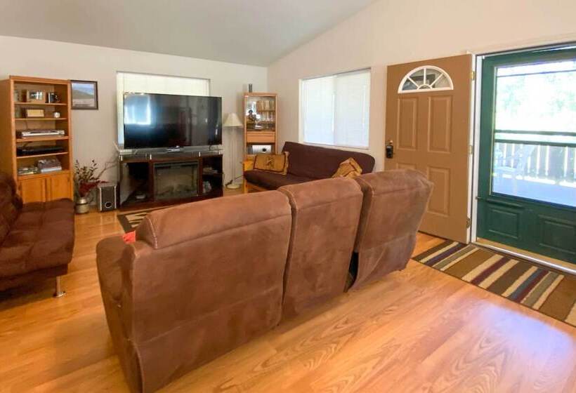 Private 2 Acre Retreat W/ Mtn Views, Walk To River