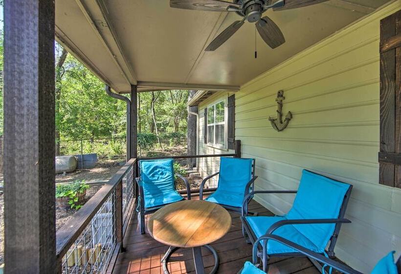 Quiet Home On Lake Hawkins W/ Kayaks + Dock!