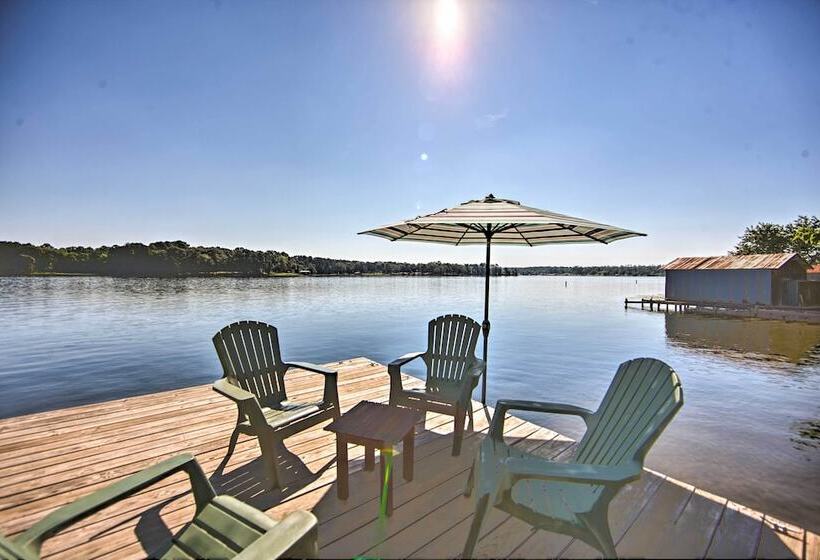 Quiet Home On Lake Hawkins W/ Kayaks + Dock!