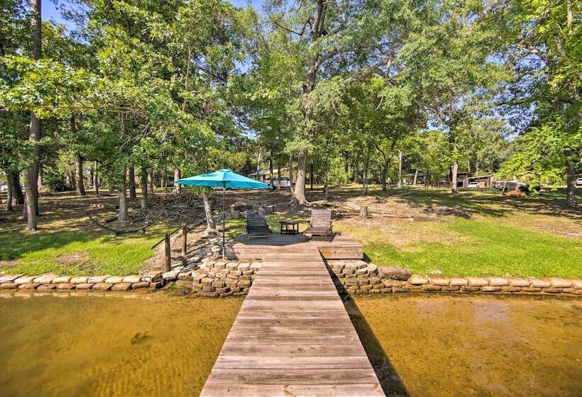 Quiet Home On Lake Hawkins W/ Kayaks + Dock!