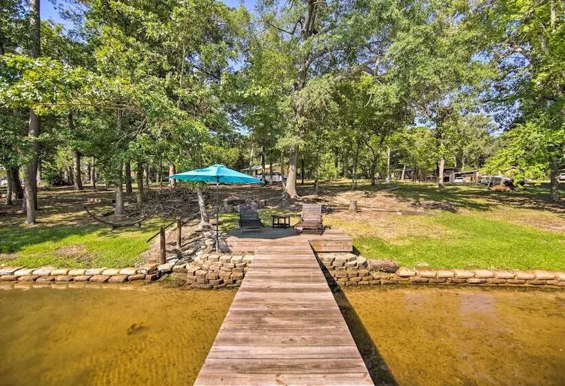 Quiet Home On Lake Hawkins W/ Kayaks + Dock!