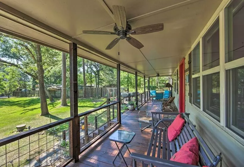 Quiet Home On Lake Hawkins W/ Kayaks + Dock!