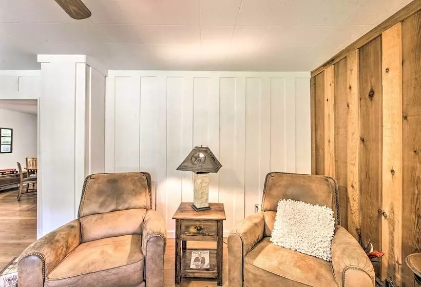 Quiet Home On Lake Hawkins W/ Kayaks + Dock!