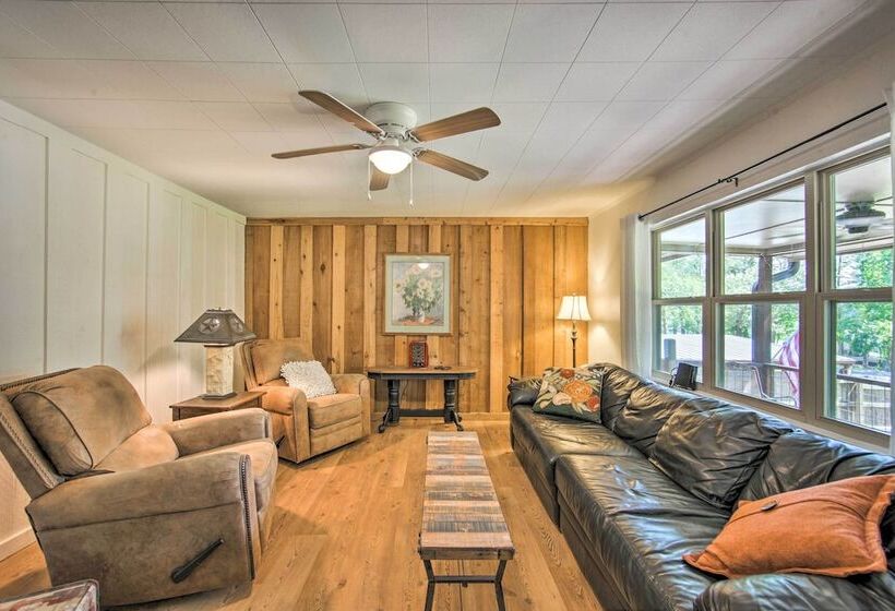 Quiet Home On Lake Hawkins W/ Kayaks + Dock!