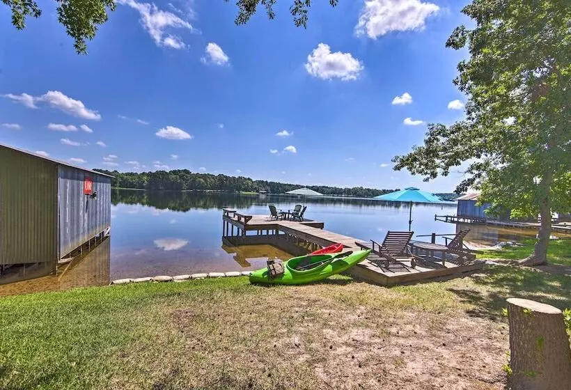 Quiet Home On Lake Hawkins W/ Kayaks + Dock!