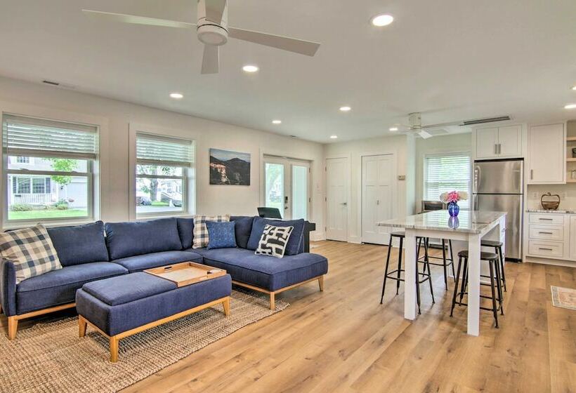 Renovated Cambridge Retreat W/ Patio & Grill!