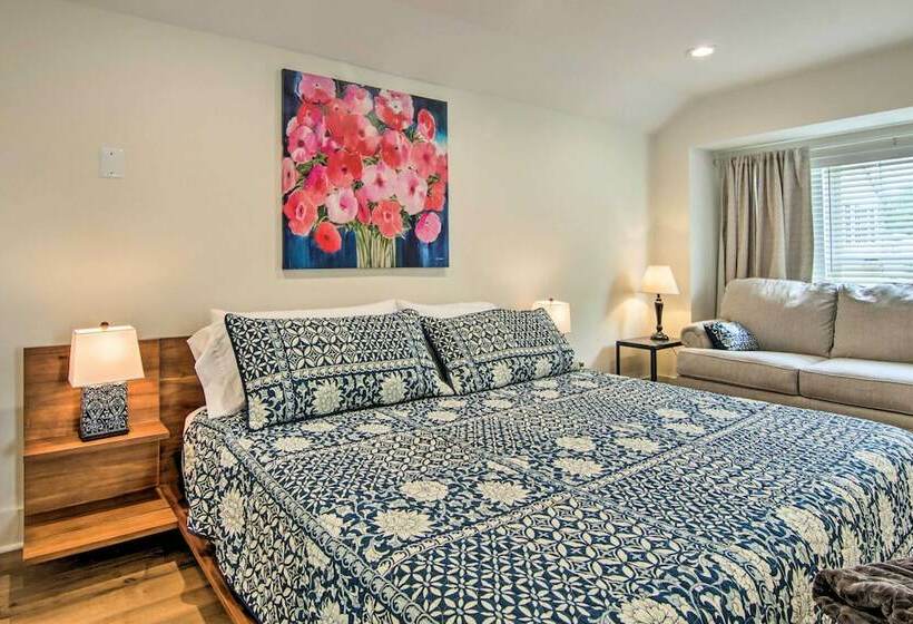 Renovated Cambridge Retreat W/ Patio & Grill!