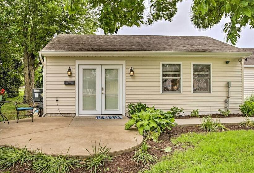 Renovated Cambridge Retreat W/ Patio & Grill!