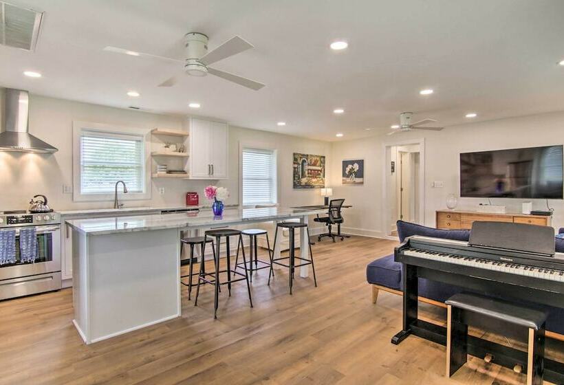 Renovated Cambridge Retreat W/ Patio & Grill!