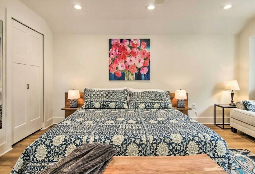 Renovated Cambridge Retreat W/ Patio & Grill!