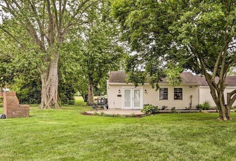 Renovated Cambridge Retreat W/ Patio & Grill!