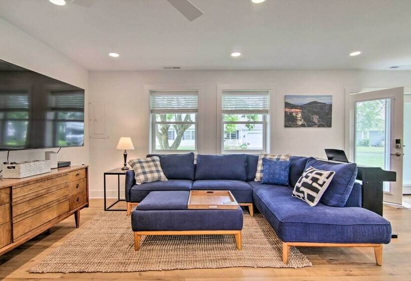 Renovated Cambridge Retreat W/ Patio & Grill!