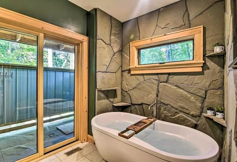 Romantic Asheville Area Cabin W/ Deck & Hot Tub!