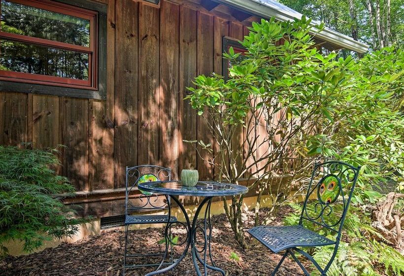 Romantic Asheville Area Cabin W/ Deck & Hot Tub!