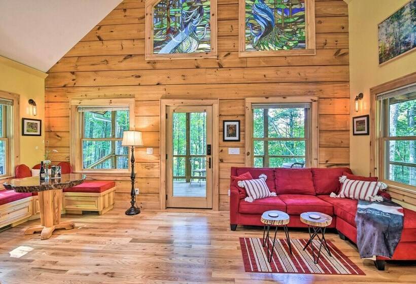 Romantic Asheville Area Cabin W/ Deck & Hot Tub!