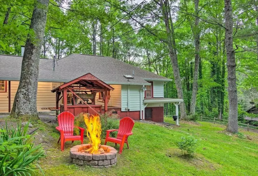 Rustic Linville Falls Cottage W/ Fire Pit!