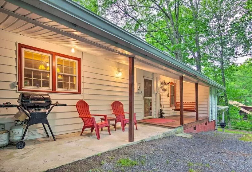 Rustic Linville Falls Cottage W/ Fire Pit!