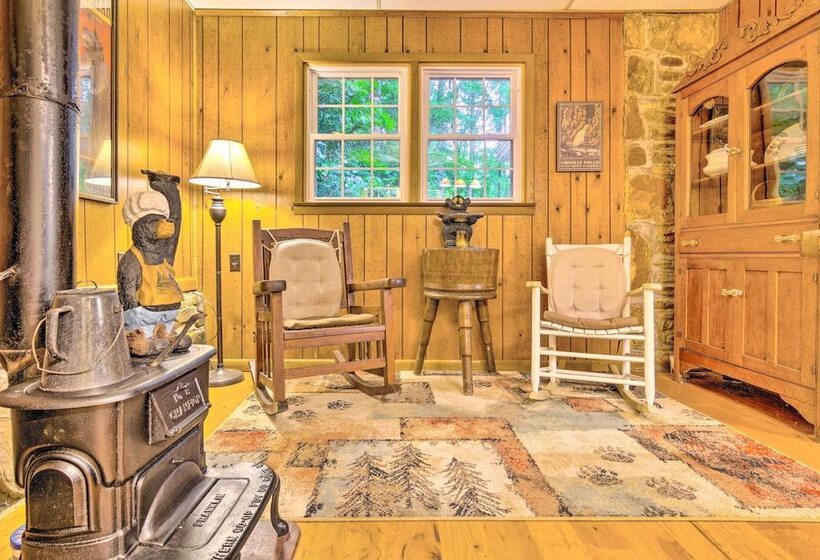 Rustic Linville Falls Cottage W/ Fire Pit!