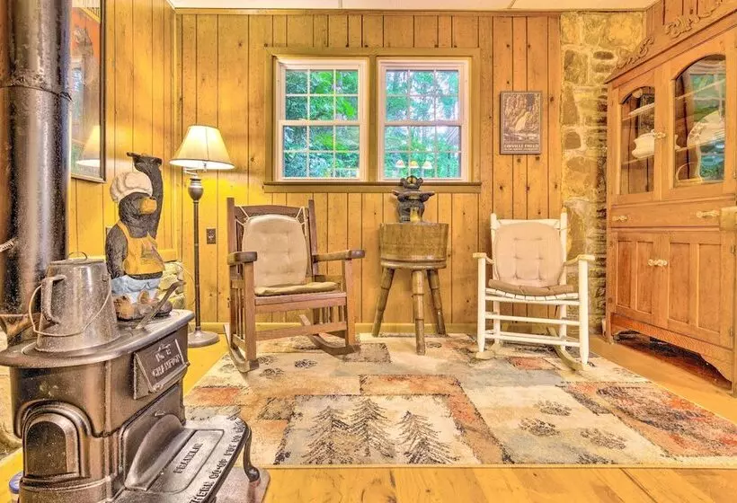 Rustic Linville Falls Cottage W/ Fire Pit!